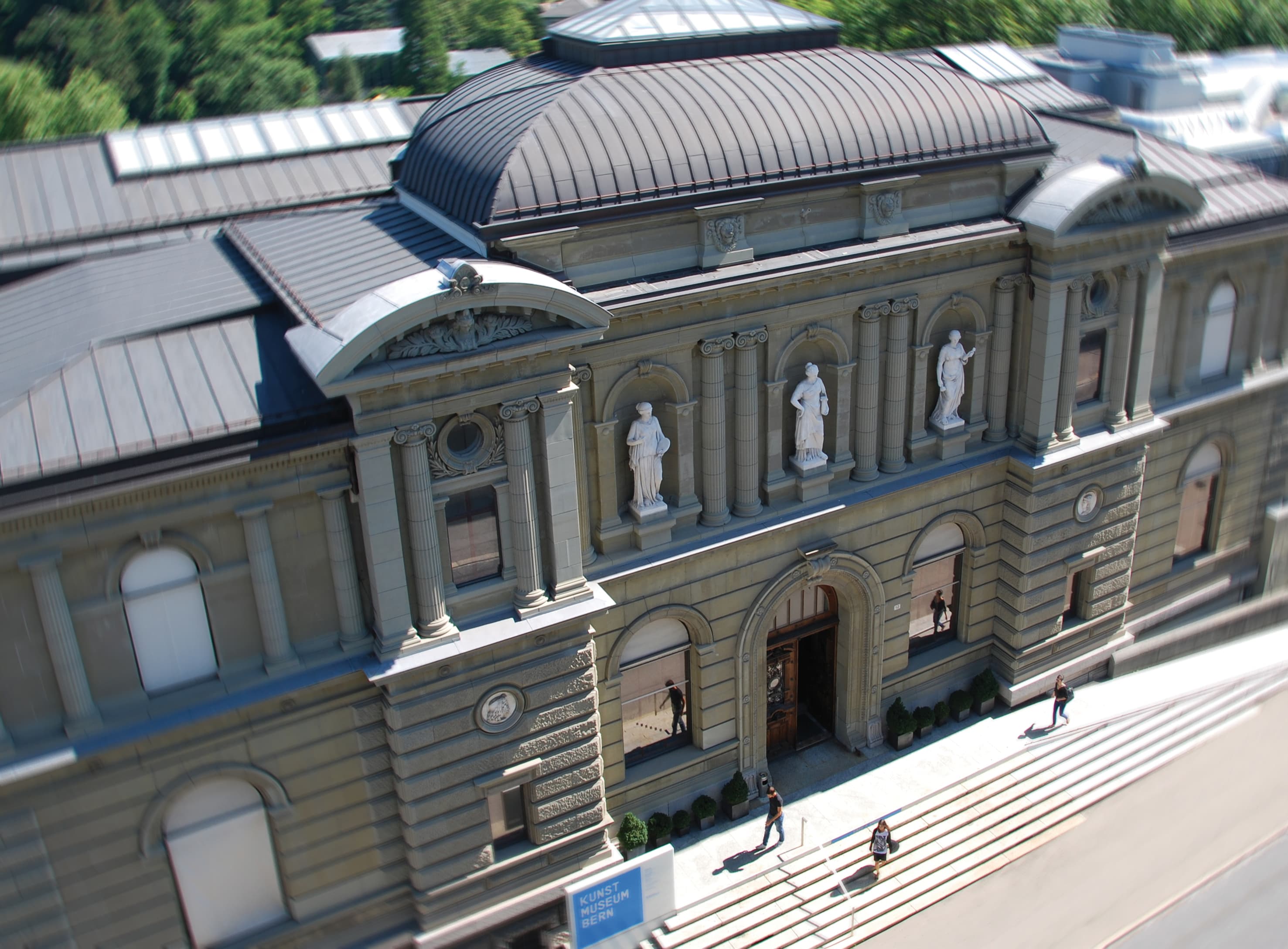 Eingang zum Kunstmuseum Bern